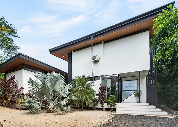 Modern Pool Nature & Ferienhaus Matapalo (Santa Cruz)
